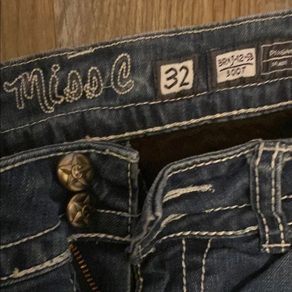 Classic Blue Straight Leg Jeans for Women - Picture 3 of 5